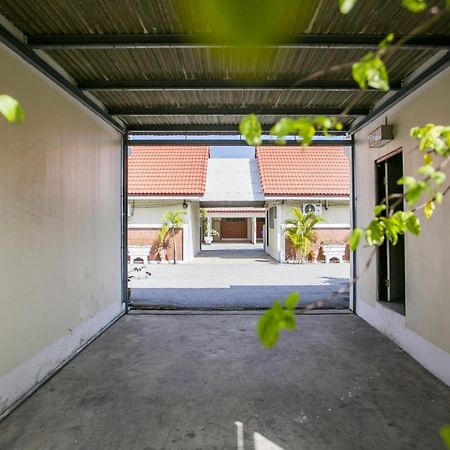Bualuang Hotel أنغ ثونغ المظهر الخارجي الصورة