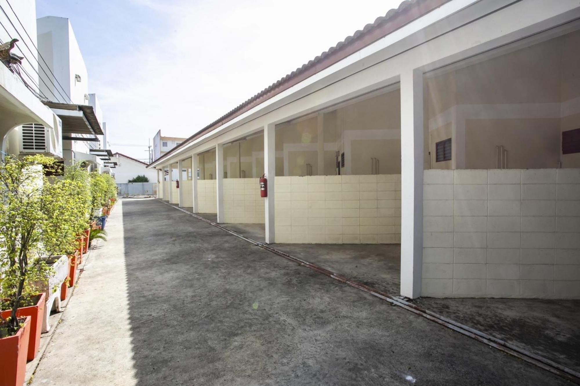 Bualuang Hotel أنغ ثونغ المظهر الخارجي الصورة